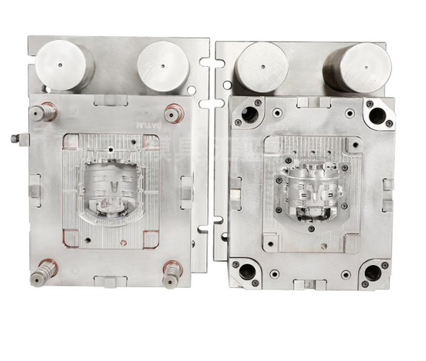 What should be paid attention to when protecting and repairing injection molds?